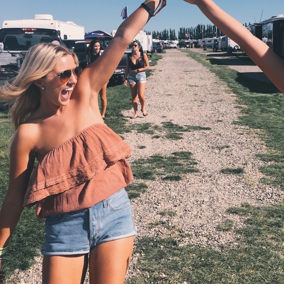 Meet your Posher, Kim - Picture 4 of 6